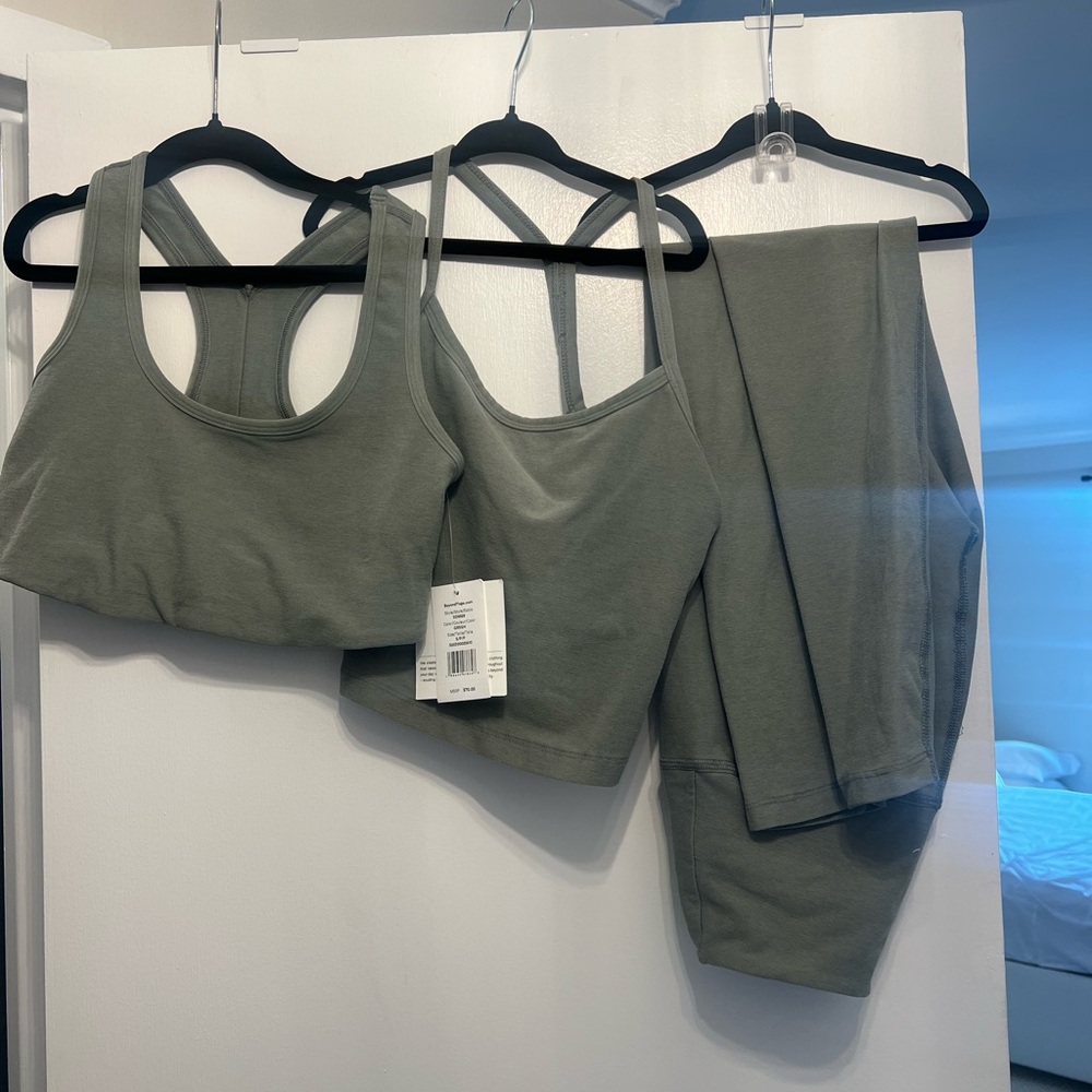 Beyond Yoga Grey Sage Heather Set